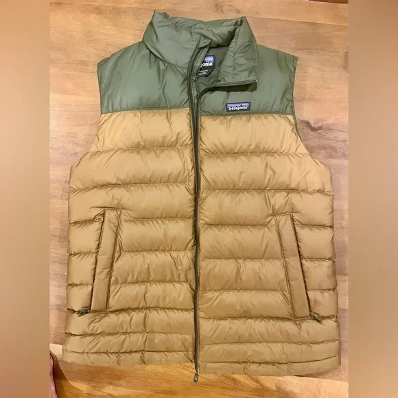 Patagonia Men's Hi-Loft Down Full Zip Vest, size medium - Picture 1 of 2